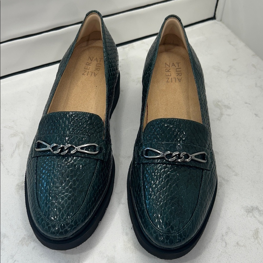 Naturalizer September Loafers with Chain Accent Crocodile Embossed Green 10 - Picture 6 of 16